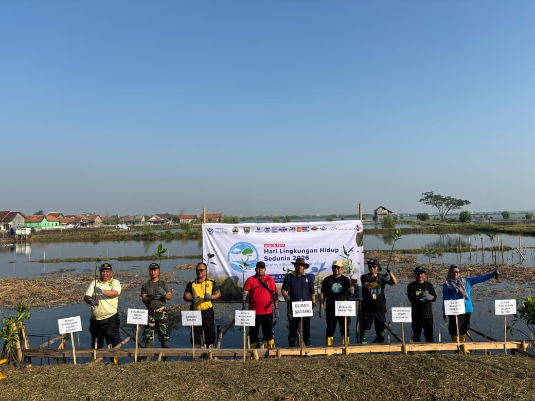 Mangrove Planting in Commemoration of Environment Day at the Batang Regency Level